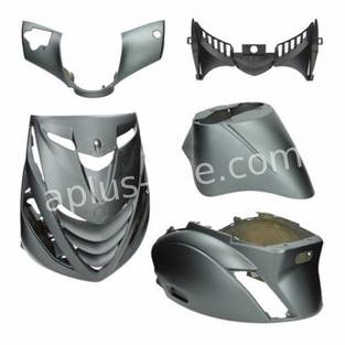 Plaatset aplus passend op piaggio zip sp 5 delig mat grijs - titanium